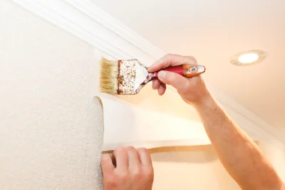 Pose de papier peint à Ydes — revêtements muraux et toiles de verre